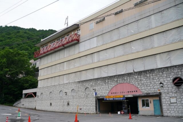 谷川岳ロープウェイ立体駐車場